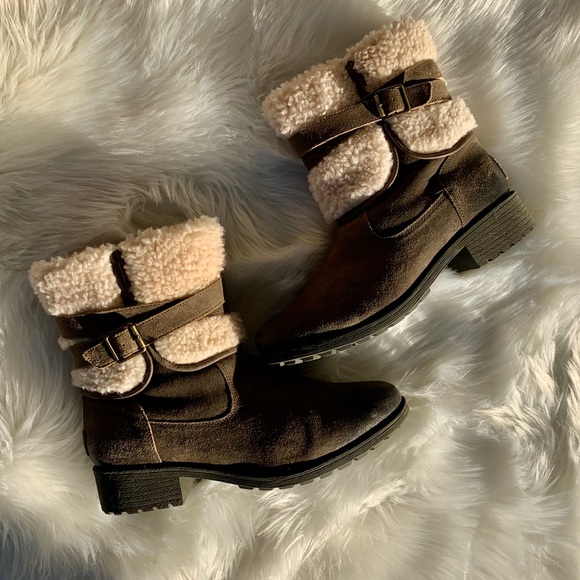 UGG Shoes - ⚜️UGG Gray 100% Leather Boot’s Size 11 ⚜️